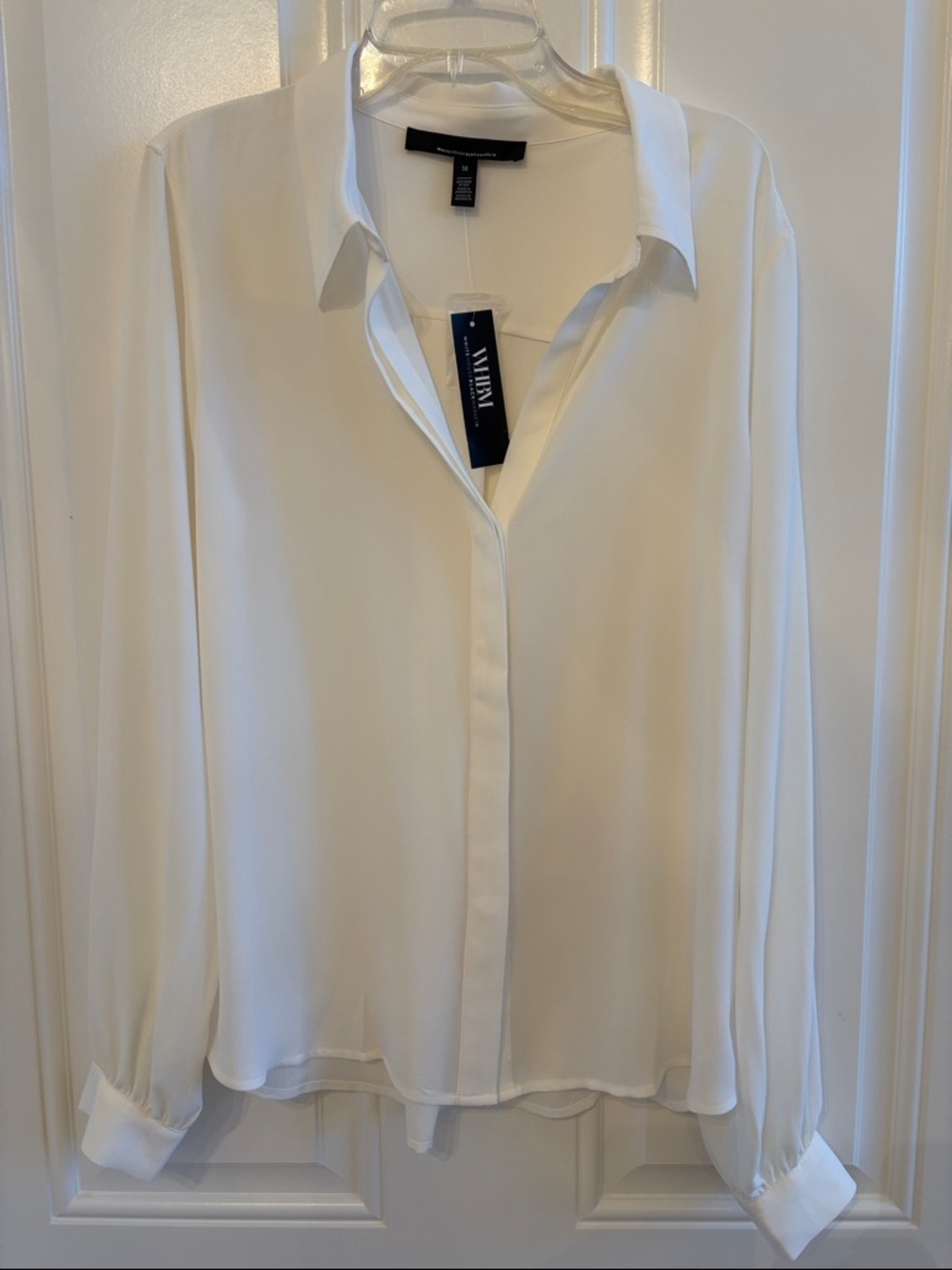 NWT White House Black Market Long Sleeve V Neck Shirt Cream M
